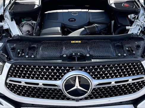 Used 2025 Mercedes-Benz GLE 450e 4MATIC image 32