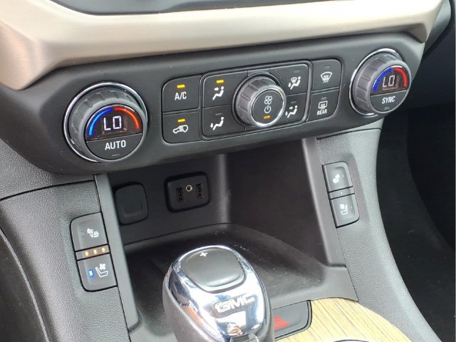 Used 2019 GMC Acadia Denali w/ Technology Package AWD/4WD image 9