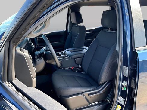 Used 2019 Chevrolet Silverado 1500 Custom w/ Custom Convenience Package AWD/4WD image 8