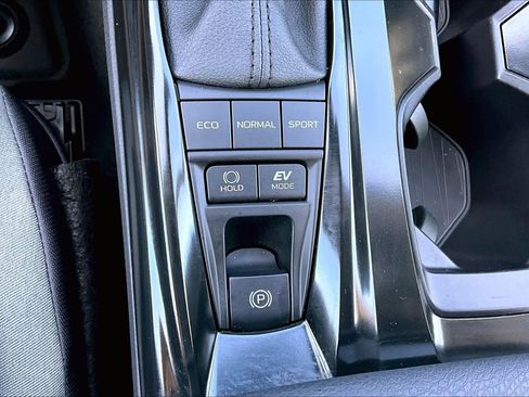 Used 2025 Toyota Camry LE w/ Convenience Package image 34