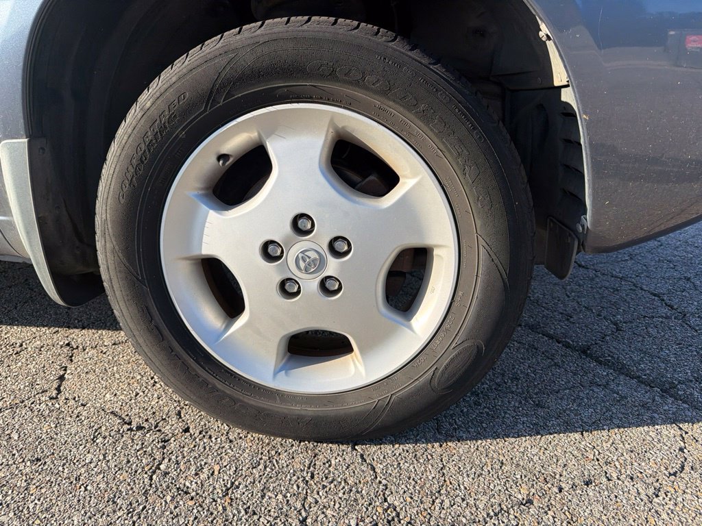 Used 2005 Toyota Highlander 4WD V6 w/ 3rd Row image 14