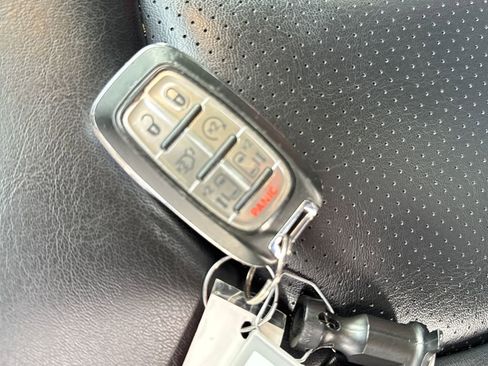 Certified 2023 Chrysler Pacifica Touring-L image 39