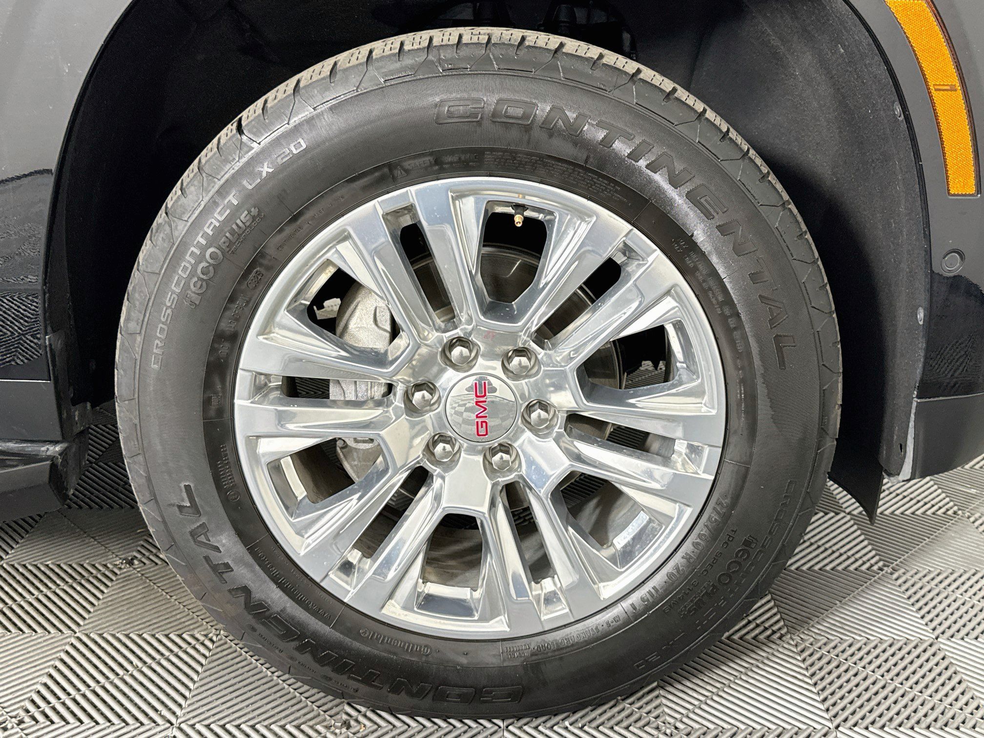 Used 2025 GMC Yukon Denali AWD/4WD image 29