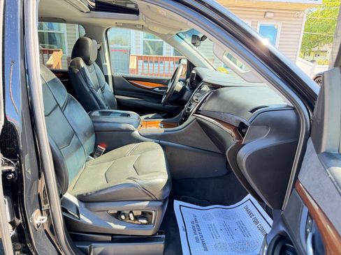 Used 2018 Cadillac Escalade Luxury AWD/4WD image 47