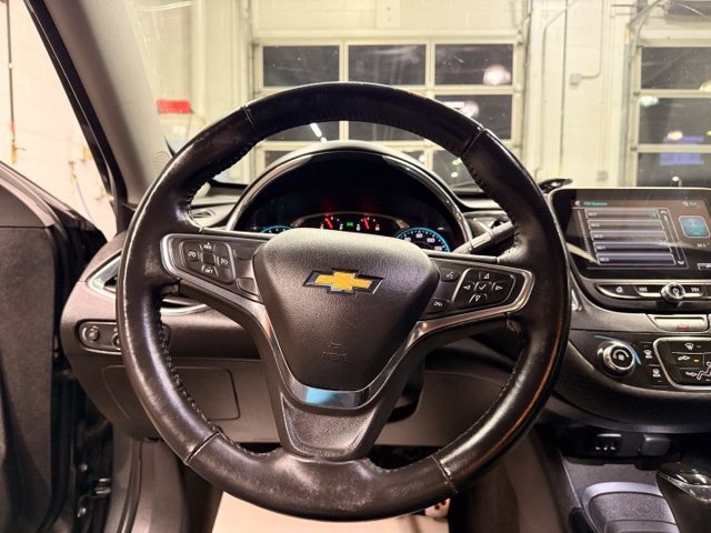 Used 2017 Chevrolet Malibu LT FWD image 12