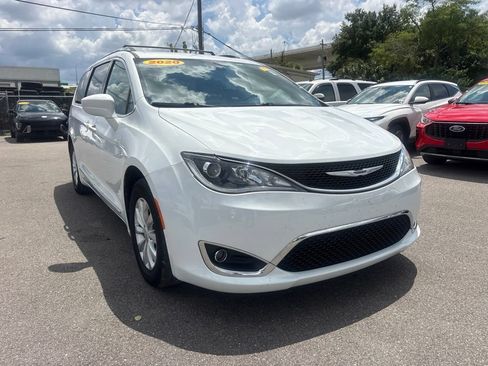 Used 2020 Chrysler Pacifica Touring-L FWD image 1
