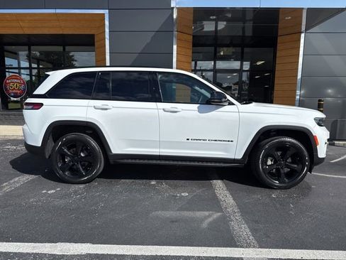 Used 2024 Jeep Grand Cherokee Limited w/ Black Appearance Package AWD/4WD image 2