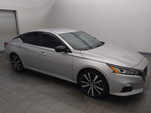 Used 2021 Nissan Altima 2.5 SR FWD image 11
