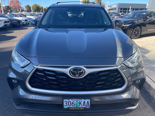 Used 2020 Toyota Highlander XLE AWD/4WD image 5