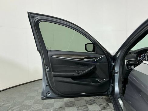 Used 2018 BMW 530e w/ Premium Package 2 RWD image 19