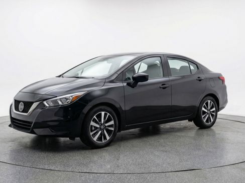 Used 2025 Nissan Versa SV image 3