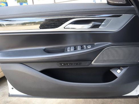 Used 2022 BMW 740i w/ M Sport Package RWD image 46