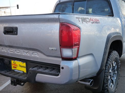 Certified 2018 Toyota Tacoma TRD Off-Road image 18