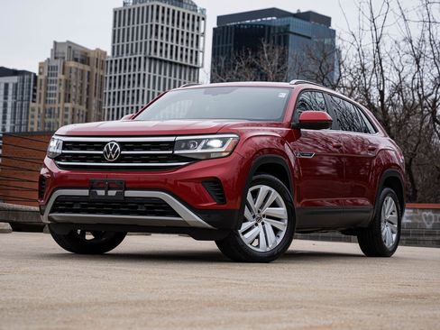 Certified 2020 Volkswagen Atlas Cross Sport SE image 1