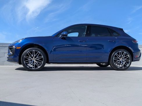 Certified 2024 Porsche Macan AWD/4WD image 2