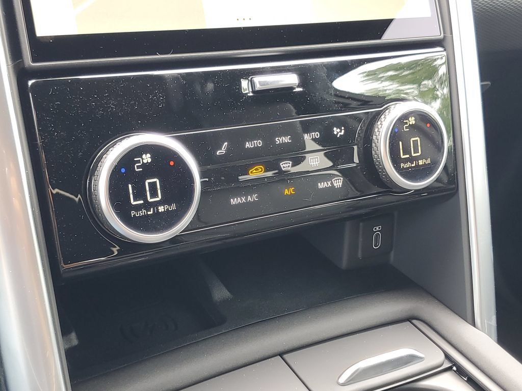New 2026 Land Rover Discovery Limited Edition AWD/4WD image 23