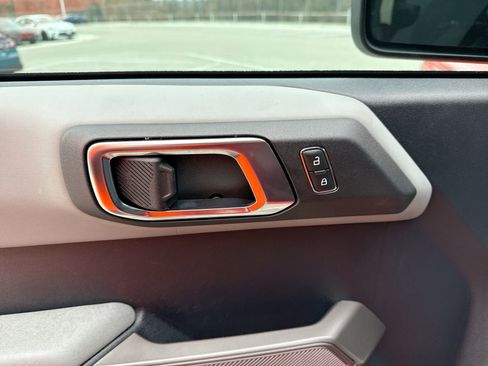 Used 2023 Ford Bronco Badlands image 15