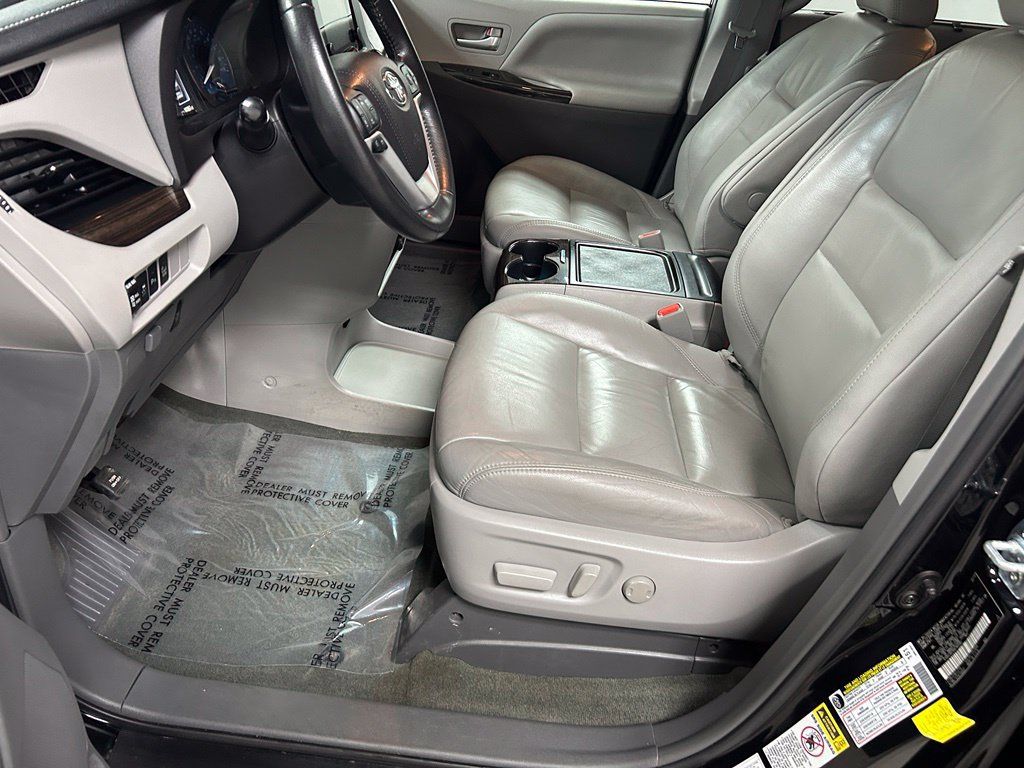 Used 2017 Toyota Sienna XLE Premium AWD/4WD image 12