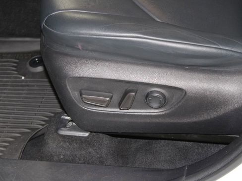Used 2022 Toyota Highlander XLE AWD/4WD image 21