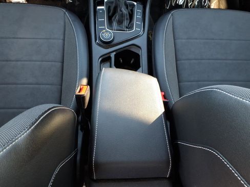 Used 2023 Volkswagen Taos SE w/ Panoramic Sunroof Package image 26