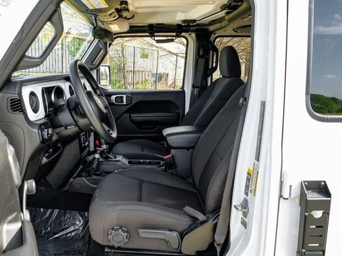 Used 2023 Jeep Gladiator Sport AWD/4WD image 6
