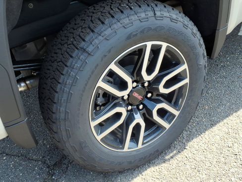 New 2026 GMC Sierra 1500 AT4 w/ AT4 Premium Package AWD/4WD image 7