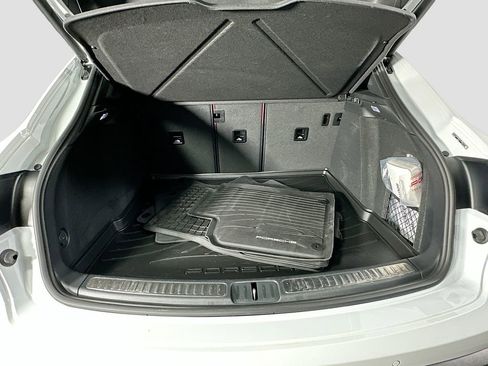 Certified 2026 Porsche Macan AWD/4WD image 28