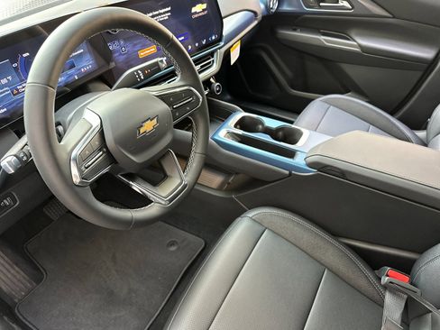 New 2026 Chevrolet Equinox EV LT image 10