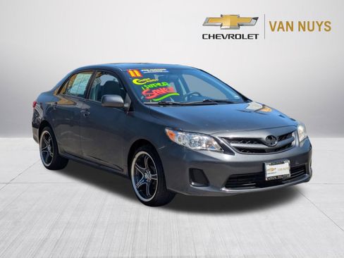 Used 2011 Toyota Corolla LE FWD image 3