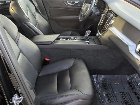 Used 2020 Volvo S60 T6 Momentum w/ Protection Package Premier image 21