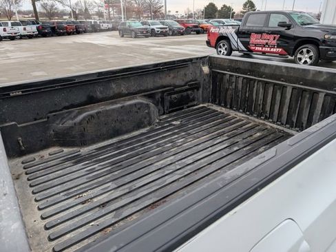 Used 2016 Toyota Tacoma SR image 12