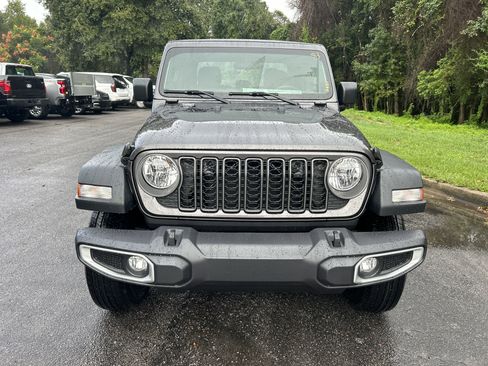 New 2025 Jeep Gladiator Sport image 2