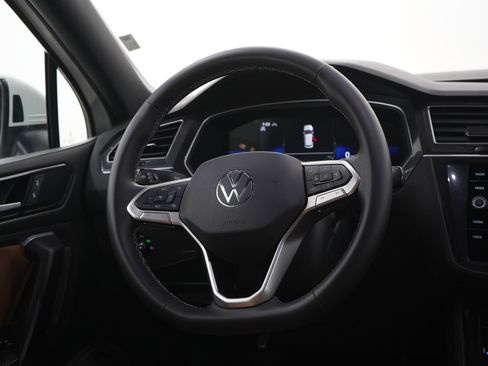 Used 2024 Volkswagen Tiguan SE AWD/4WD image 14