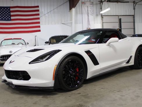 Used 2016 Chevrolet Corvette Z06 w/ 3LZ Preferred Equipment Group RWD image 1