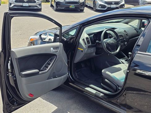 Used 2017 Kia Forte LX FWD image 37