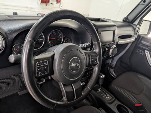 Used 2013 Jeep Wrangler Unlimited Sahara w/ Connectivity Group AWD/4WD image 8