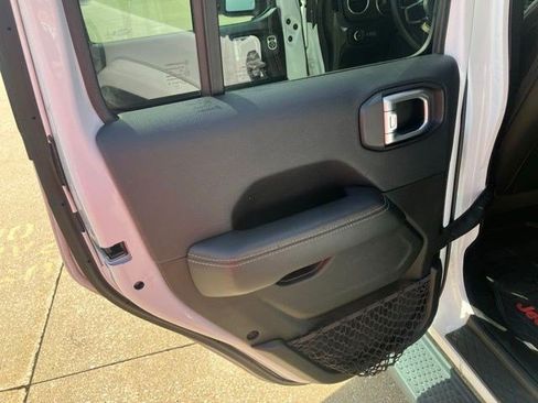 Certified 2018 Jeep Wrangler Unlimited Sahara AWD/4WD image 25
