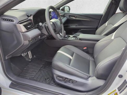 Used 2026 Toyota Camry SE image 9