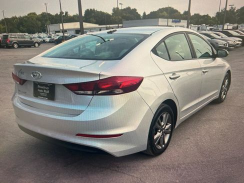 Used 2017 Hyundai Elantra SE w/ SE A/T Tech Package 03 FWD image 5