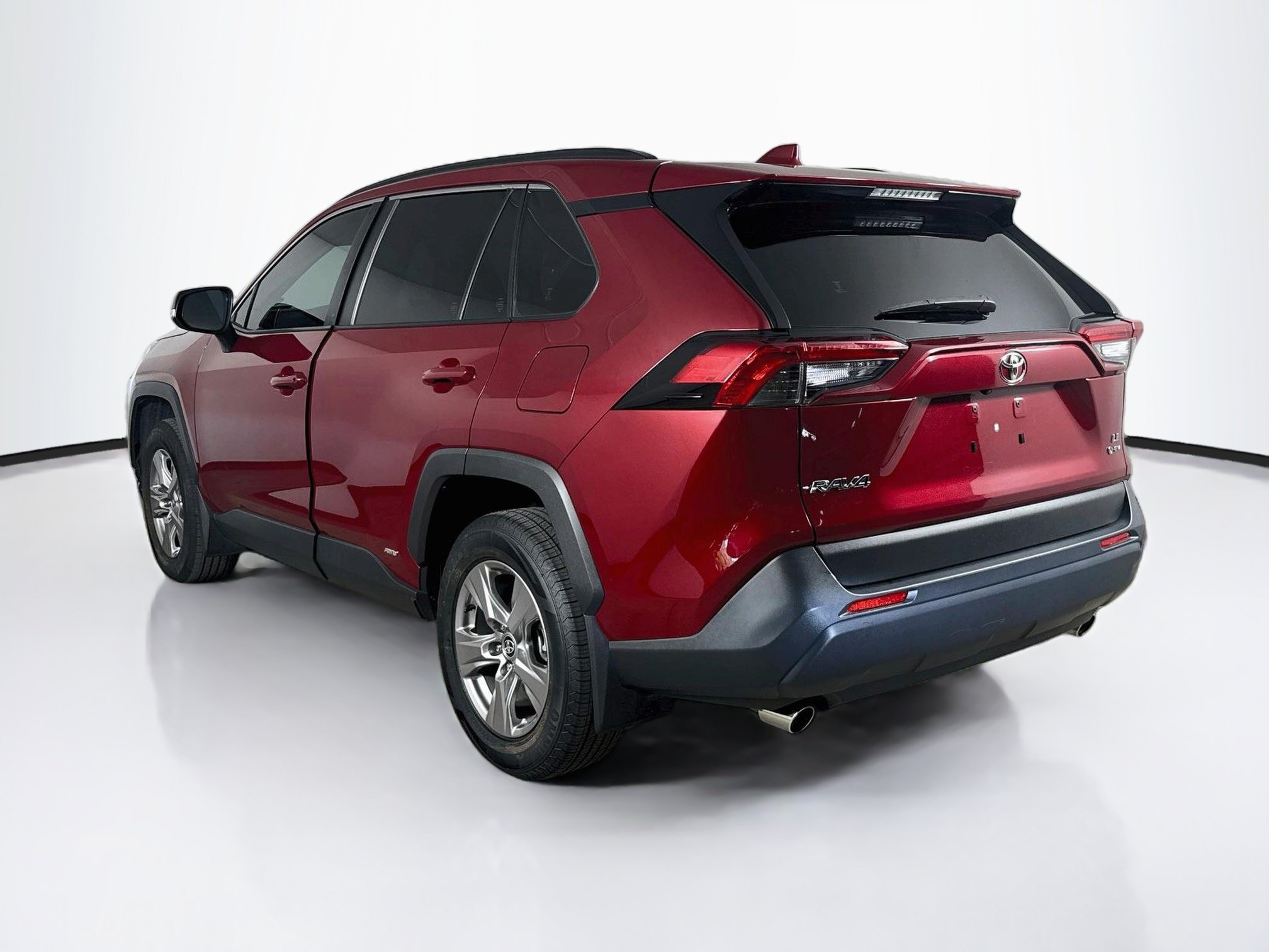 Used 2025 Toyota RAV4 LE AWD/4WD image 7