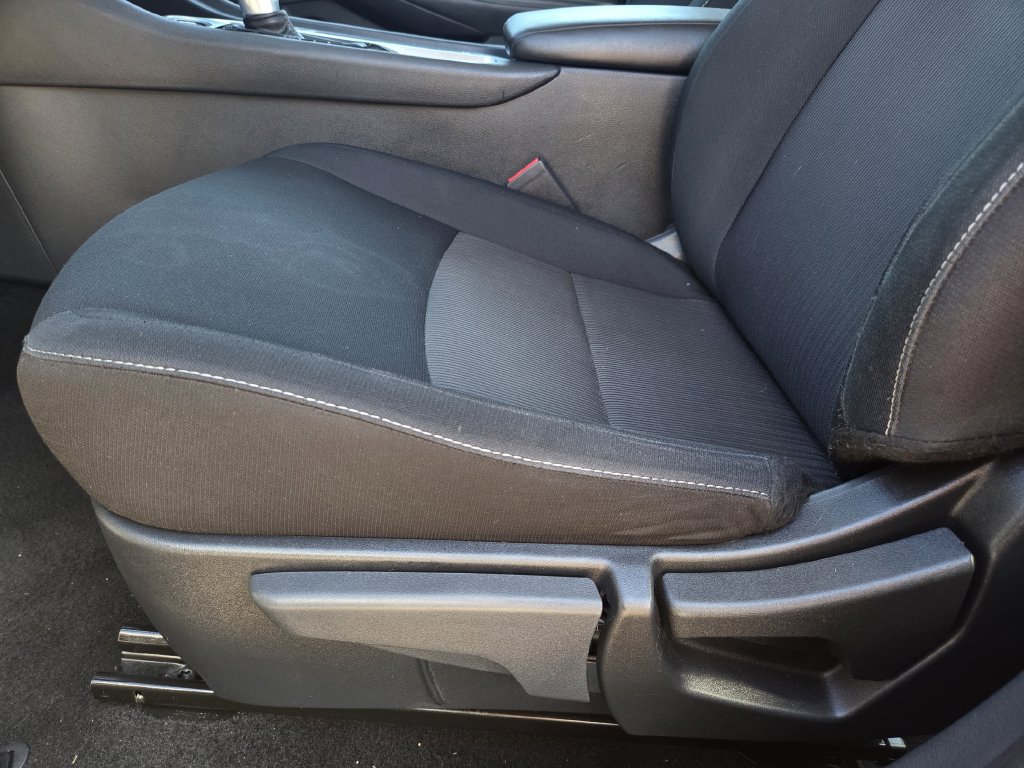 Used 2025 Nissan Sentra SV FWD image 17