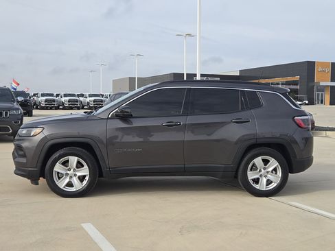 Used 2022 Jeep Compass Latitude image 5