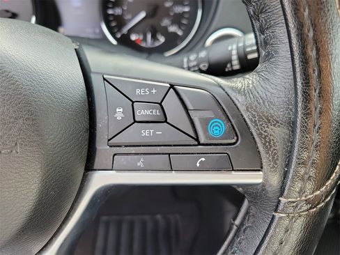 Used 2020 Nissan Rogue SL w/ Premium Package image 21