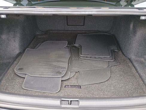 Used 2018 Volkswagen Passat 2.0T SEL Premium image 18