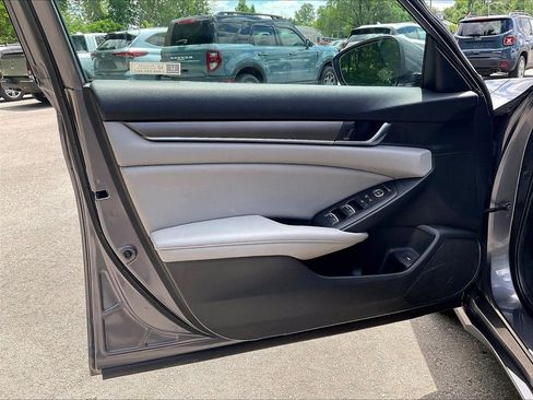 Used 2019 Honda Accord LX image 9