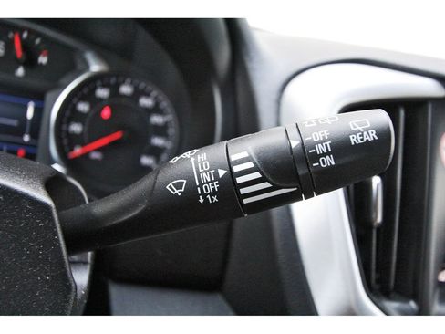 Used 2024 GMC Terrain SLE FWD image 18