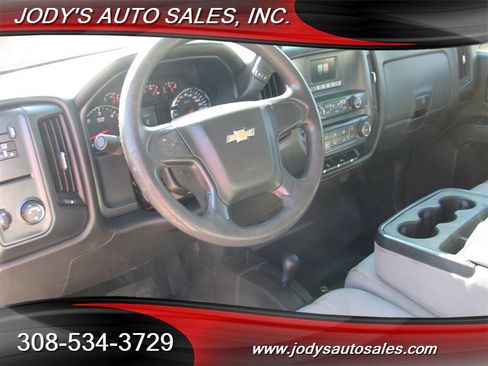 Used 2017 Chevrolet Silverado 2500 W/T image 2