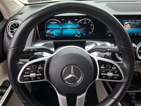 Used 2021 Mercedes-Benz GLB 250 4MATIC w/ Premium Package image 19