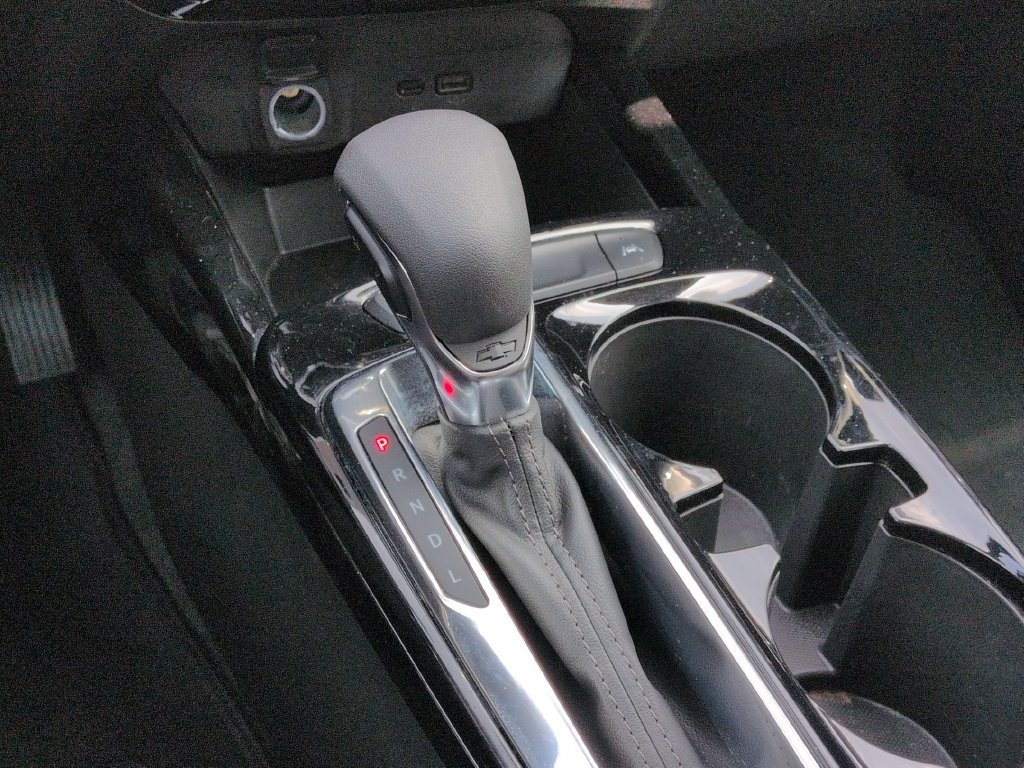 Used 2025 Chevrolet Trax LT w/ LT Convenience Package FWD image 19
