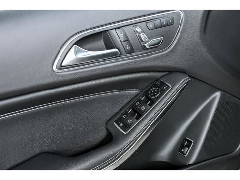 Used 2020 Mercedes-Benz GLA 250 4MATIC image 9